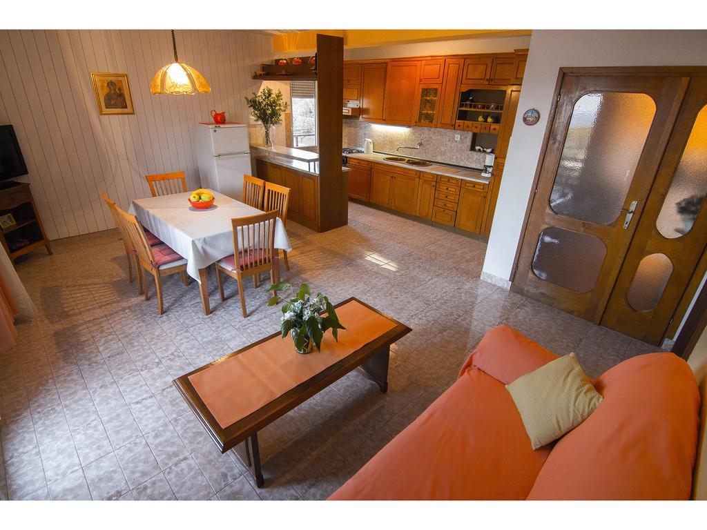 Apartment Miranda Слатине Номер фото
